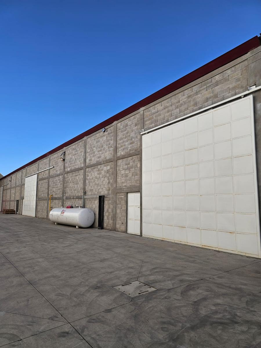 Renta Bodega frente Aeropuerto 560 m2 techado, 300 m2 patio de maniobras